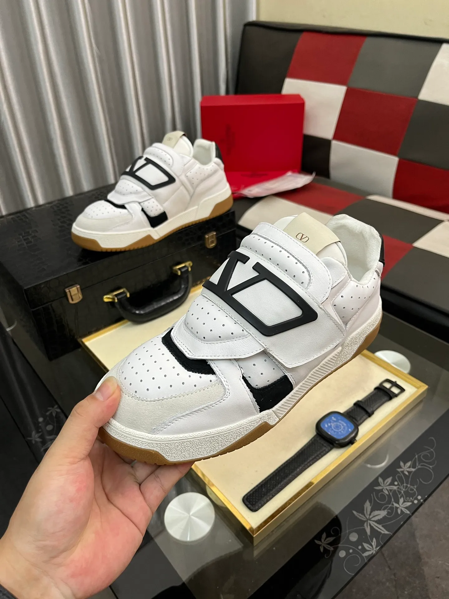 Men's shoes 💰540⌚️⌚️ VALENTINO Valentino's 2025 SS spring and summer new hot casual sports shoes, imported elastic cloth upper ➕The heel is Warren's exclusive rivet shape. The whole is very representative, the combination outsole is really easy to wear and very comfortable on the foot~, classic, comfortable and versatile! Size: 38-443️⃣Colors available